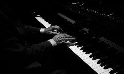 „Stroiciel fortepianów” to historia o miłości i samotności