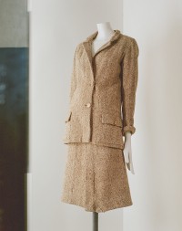 Brown and off-white speckled wool tweed Paris, Patrimoine de CHANEL © Julien T. Hamon