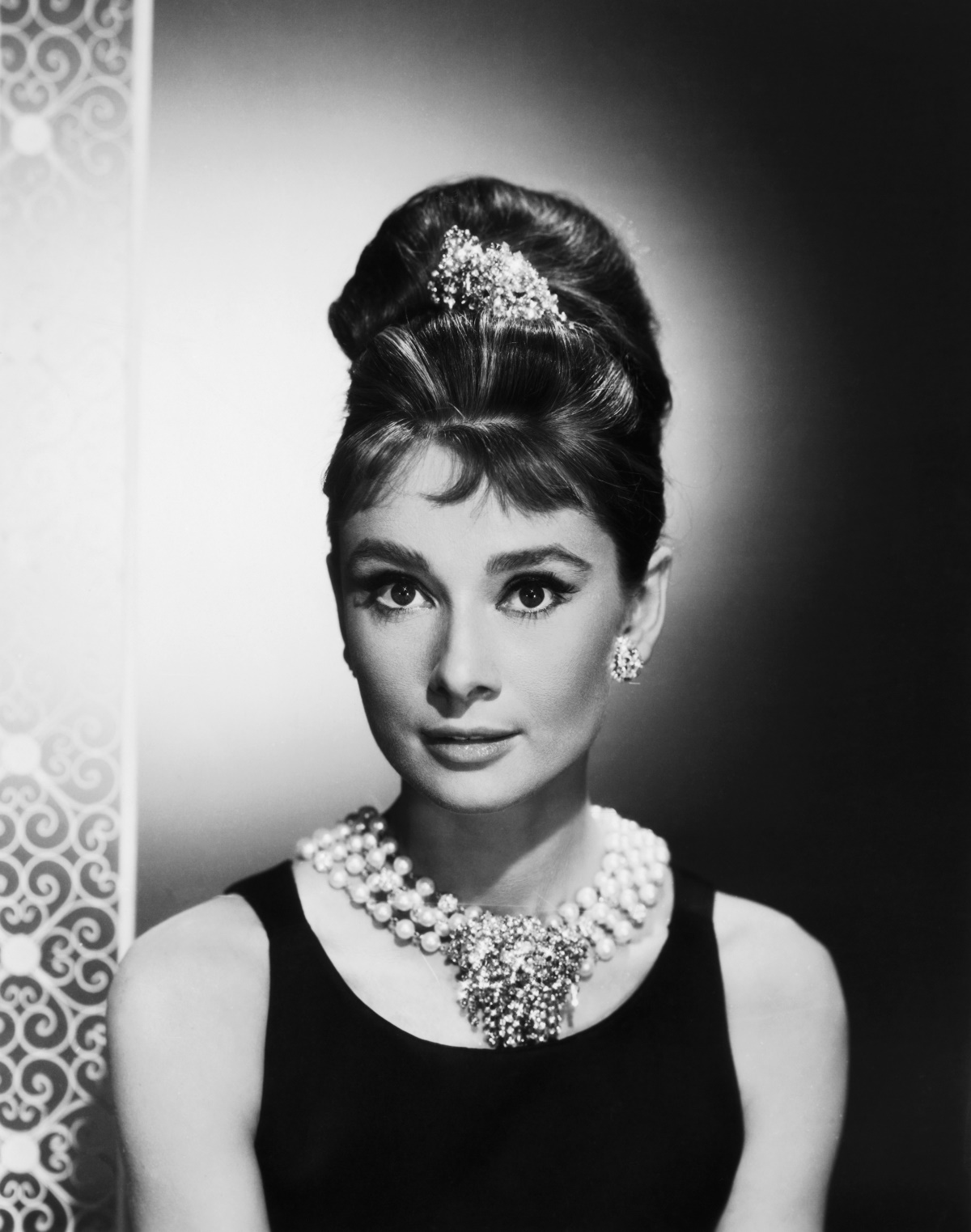 Audrey Hepburn jako Holly Golightly w filmie „Śniadanie u Tiffany’ego” (Fot. Getty Images)
