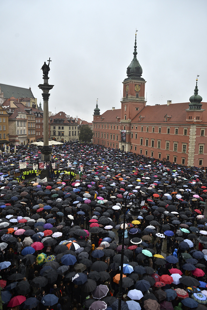 Czarny Protest przeciwko zaostrzeniu ustawy antyaborcyjnej, 03.10.2016 (Fot. Wlodzimierz Wasyluk, East News)