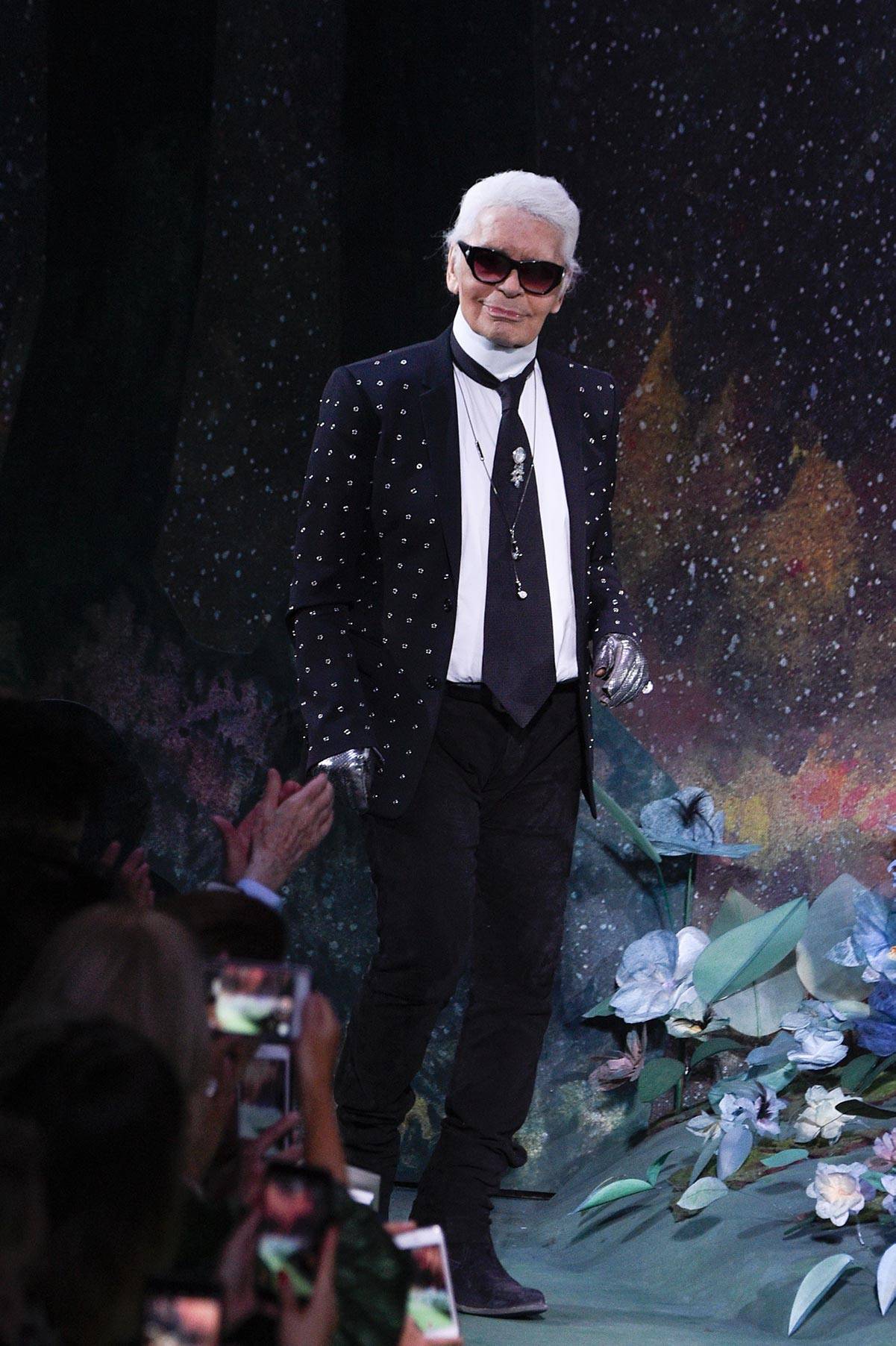 Karl Lagerfeld, Haute Couture Paris Fashion 2017 (Fot. Peter White/Getty Images)