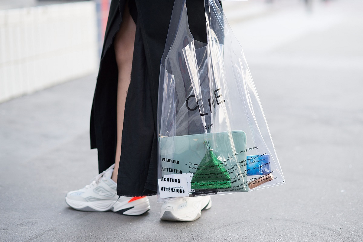 Najnowszy dad sneaker od Nike - model M2K Tekno i plastikowa torba Celine