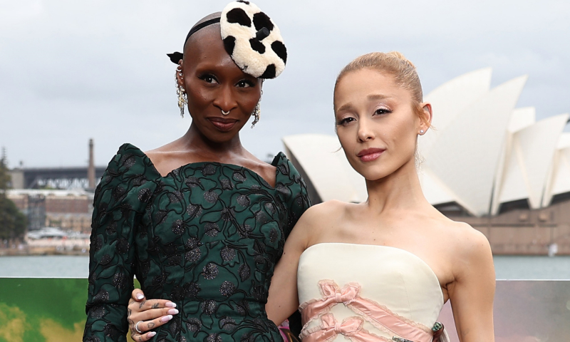 Ariana Grande i Cynthia Erivo kreacjami jak z „Wicked” zapraszają do świata baśni