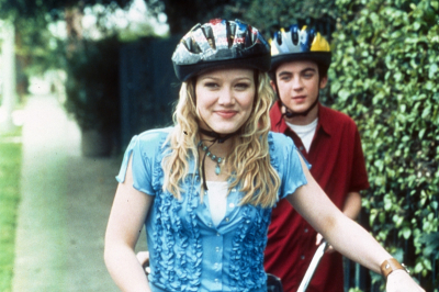 Pamiętasz Lizzie McGuire? Styl filmowej ikony z lat 2000. pokochała generacja Z