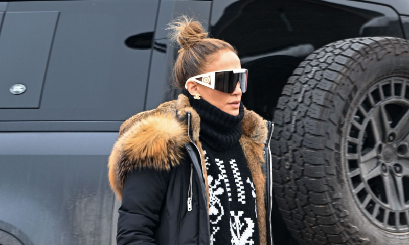 Buty śniegowce damskie z futerkiem chronią Jennifer Lopez przed mrozem