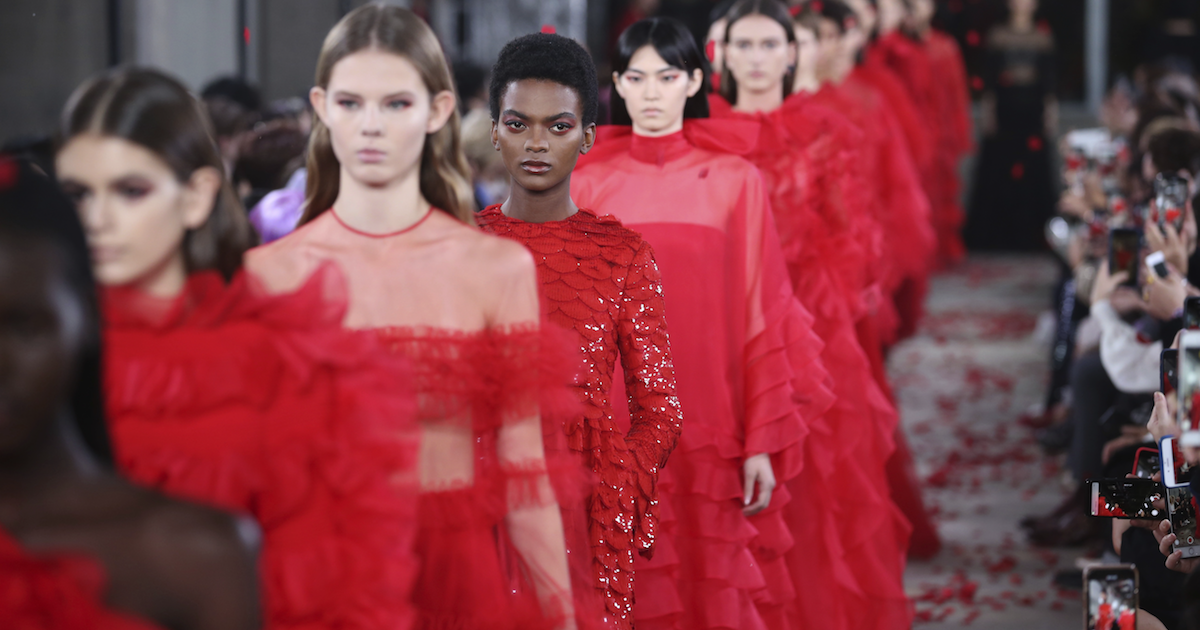 Valentino i wabi-sabi: Pierpaolo Piccioli triumfuje w Tokio