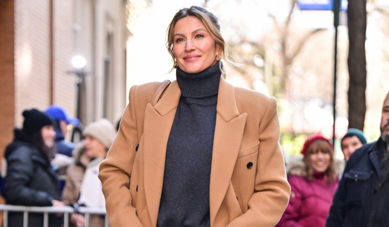 Gisele Bündchen nosi najmodniejszą spódnicę wiosny w klasycznym wydaniu