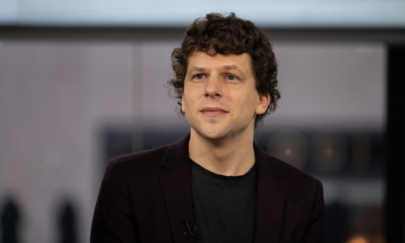 Jesse Eisenberg zachwycił „Prawdziwym bólem”. Jak Hollywood pokochało aktora i reżysera 