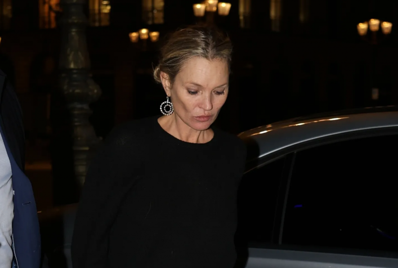 Krótkie szorty Kate Moss elegancką interpretacją looku no pants 