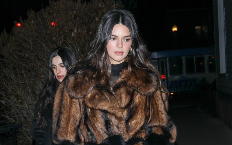 Kendall Jenner znalazła sposób na noszenie balerinek zimą