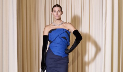Kolekcja Balenciagi haute couture jesień-zima 2024-25 to studium niezwykłej pracy z tkaniną