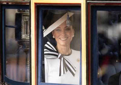 Księżna Kate powraca do pełnienia obowiązków i zachwyca w białej kreacji