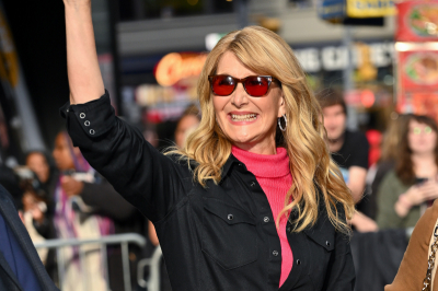 Laura Dern pokazuje, jak nosić koszulową sukienkę jesienią i zimą 2024