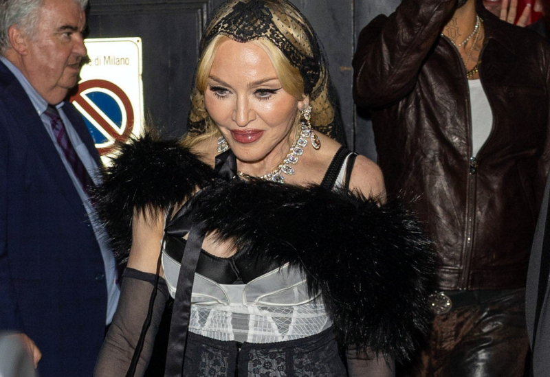 Madonna w bieliźnianej stylizacji przypomina, że jest królową gorsetów