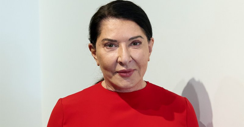 Marina Abramović powtórzy swój słynny performans by pomóc Ukrainie