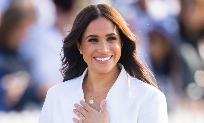 Komplet Meghan Markle z kamizelką to idealny sposób, by z klasą wejść w sezon jesienny