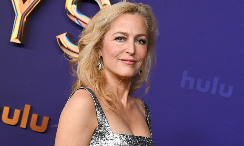 Suknia Gillian Anderson z rozdania nagród Emmy to żywe srebro