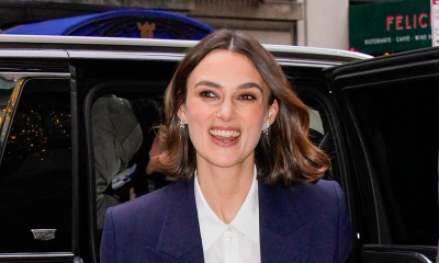 Szykowna Keira Knightley promuje „Black Doves” w granatowych garniturach godnych agentki