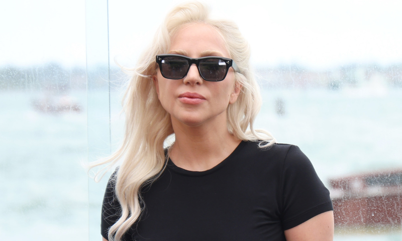 Ekstremalnie wysokie botki Lady Gagi powracają w grunge'owym wydaniu