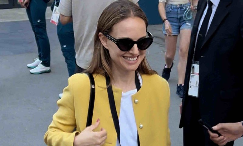 Natalie Portman, nawet nosząc modną garsonkę, nie rezygnuje z ulubionych trampek