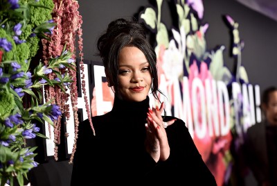 Rihanna pomaga ofiarom przemocy domowej
