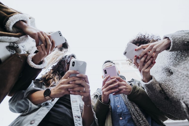 Fonoholizm: Uciekanie w telefon było proste, bo zawsze był pod ręką