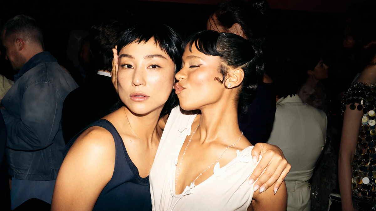 Greta Lee i Taylor Russell