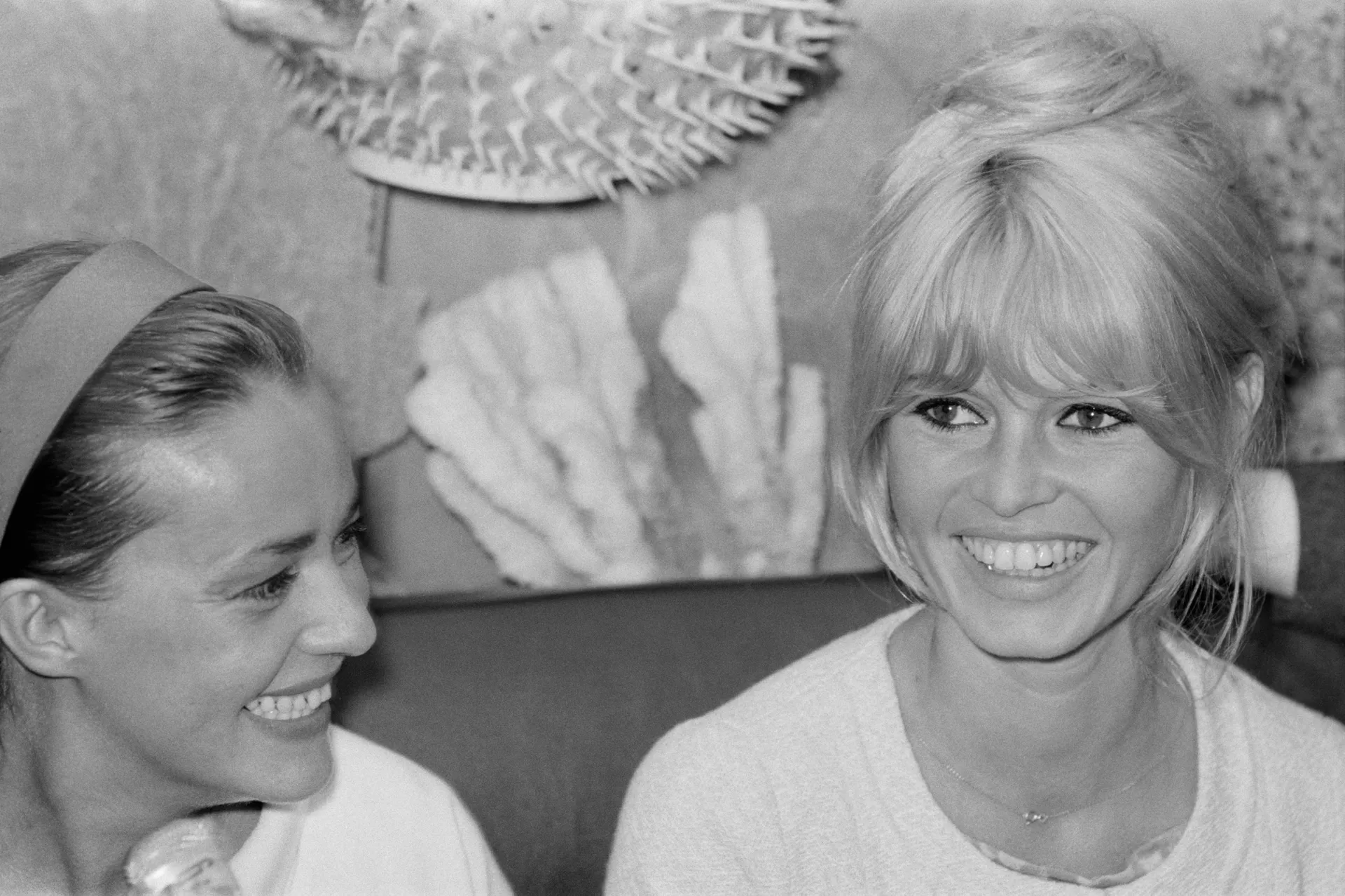 Jeanne Moreau i Brigitte Bardot podczas festiwalu w Cannes w 1965 roku