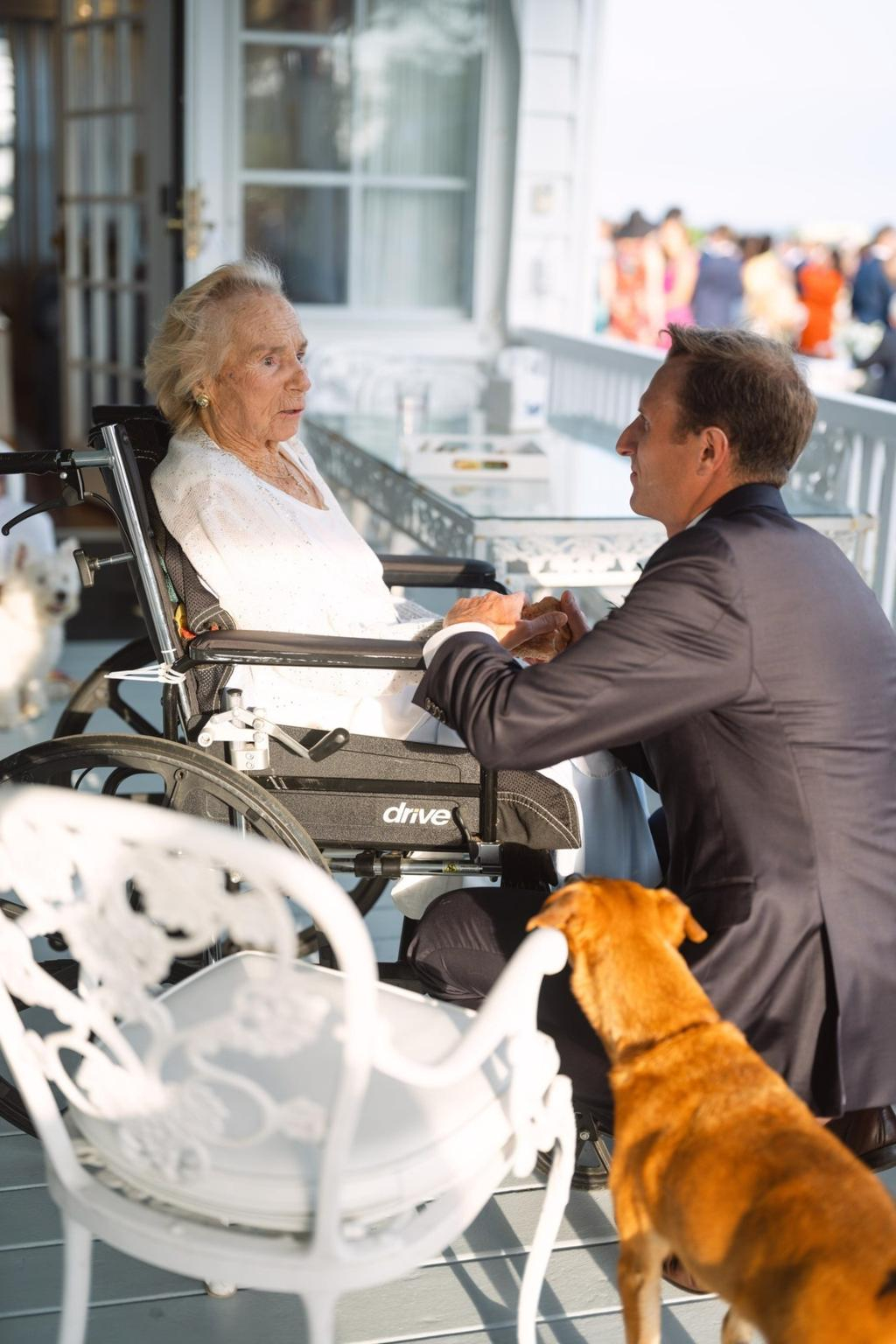 Babcia Ethel bardzo kocha Tellefa. Gdy się zaręczyliśmy, zażartowała, że „ukradłam jej mężczyznę”, a potem zapytała, czy chcielibyśmy wziąć ślub przed jej domem w Hyannis Port. 