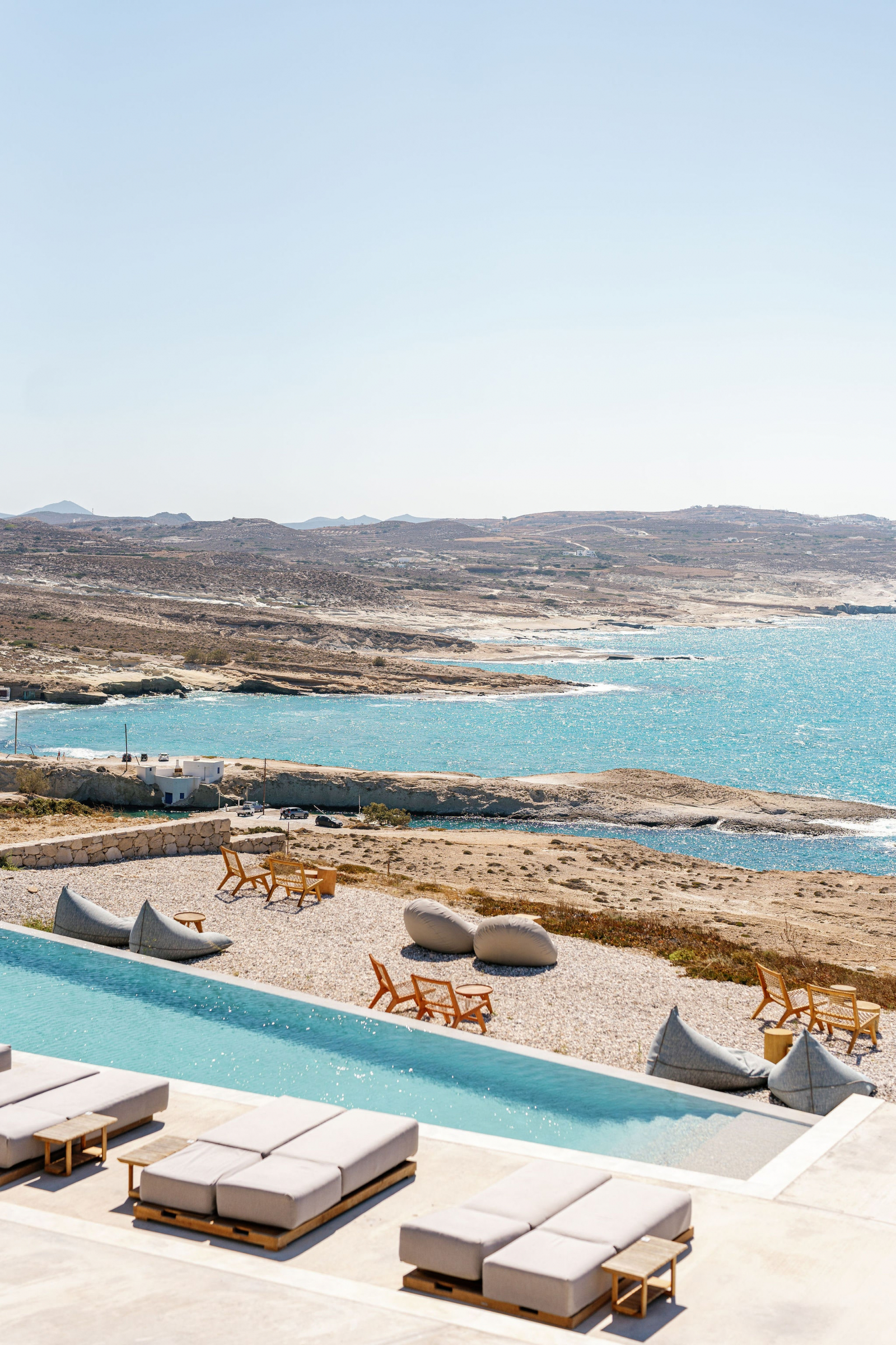 Widok z naszego hotelu, Domes White Coast Milos.