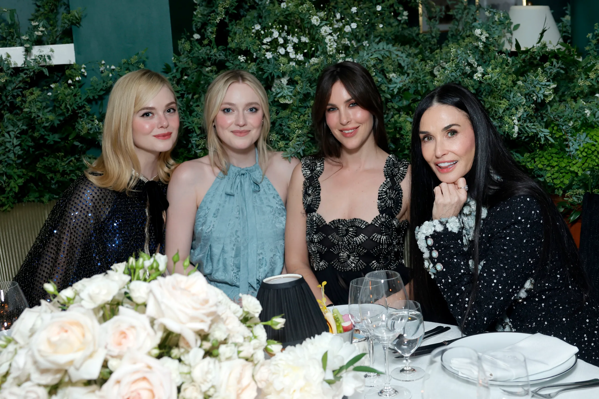 Elle Fanning, Dakota Fanning, Scout Willis i Demi Moore