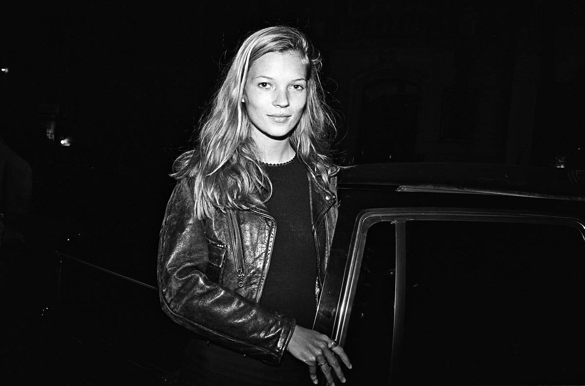 Vogue Polska - Kate Moss na wybiegu u Vivienne Westwood, 1994 rok. Fot.  Daniel SIMON/Gamma-Rapho via Getty Images