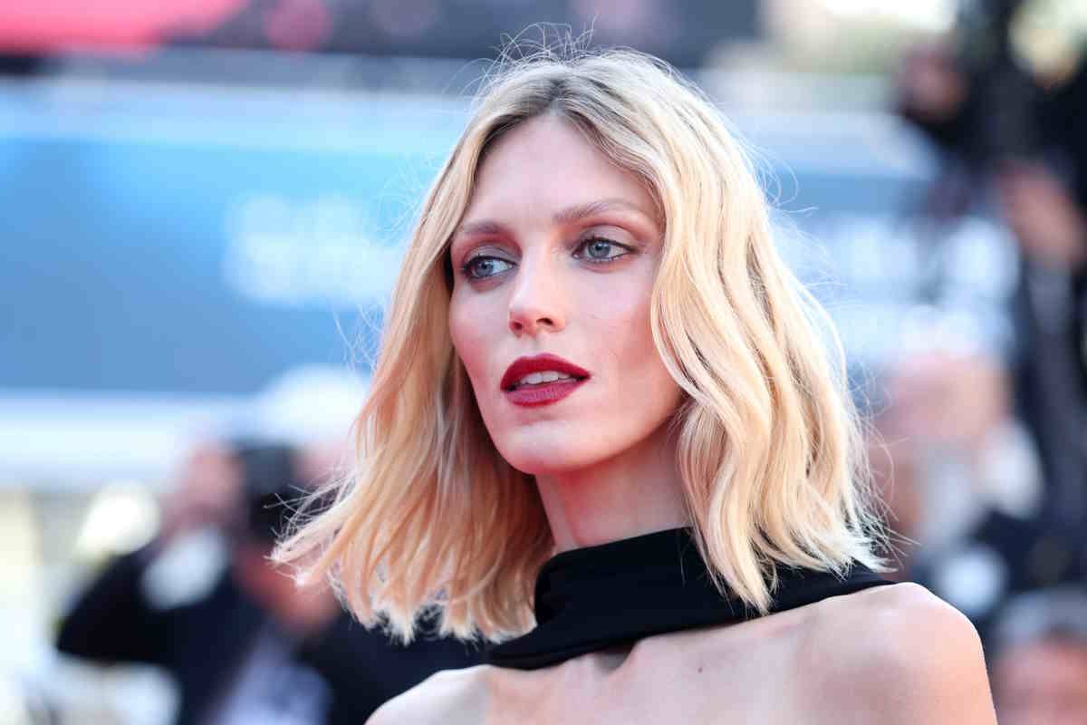 Anja Rubik w jednoczęściowym stroju kąpielowym prezentuje alternatywę ...