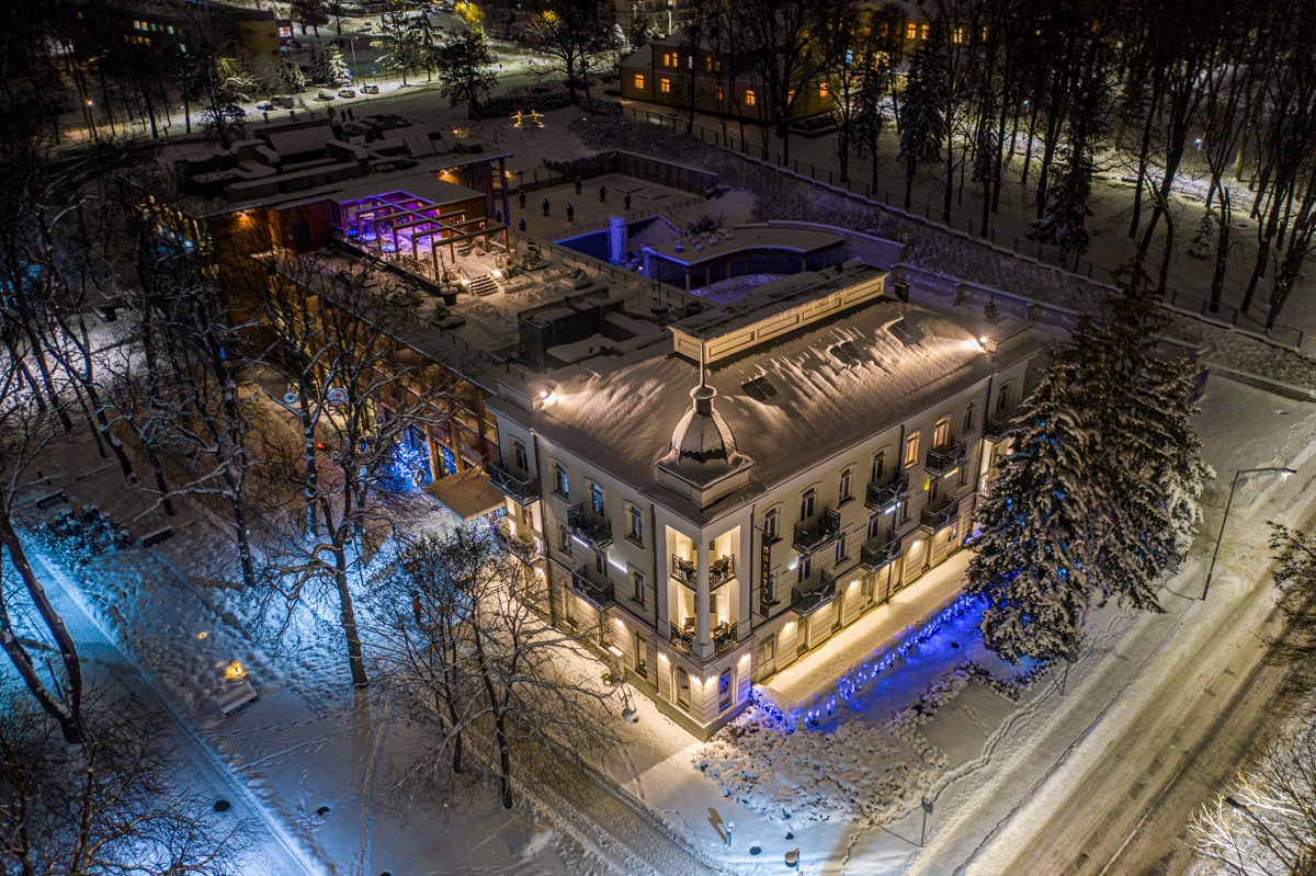 Hotel Bristol Art & Medical SPA oferuje zabiegi zdrowotne oparte na tradycjach uzdrowiskowych Buska-Zdroju oraz inspirujące spotkania ze sztuką.