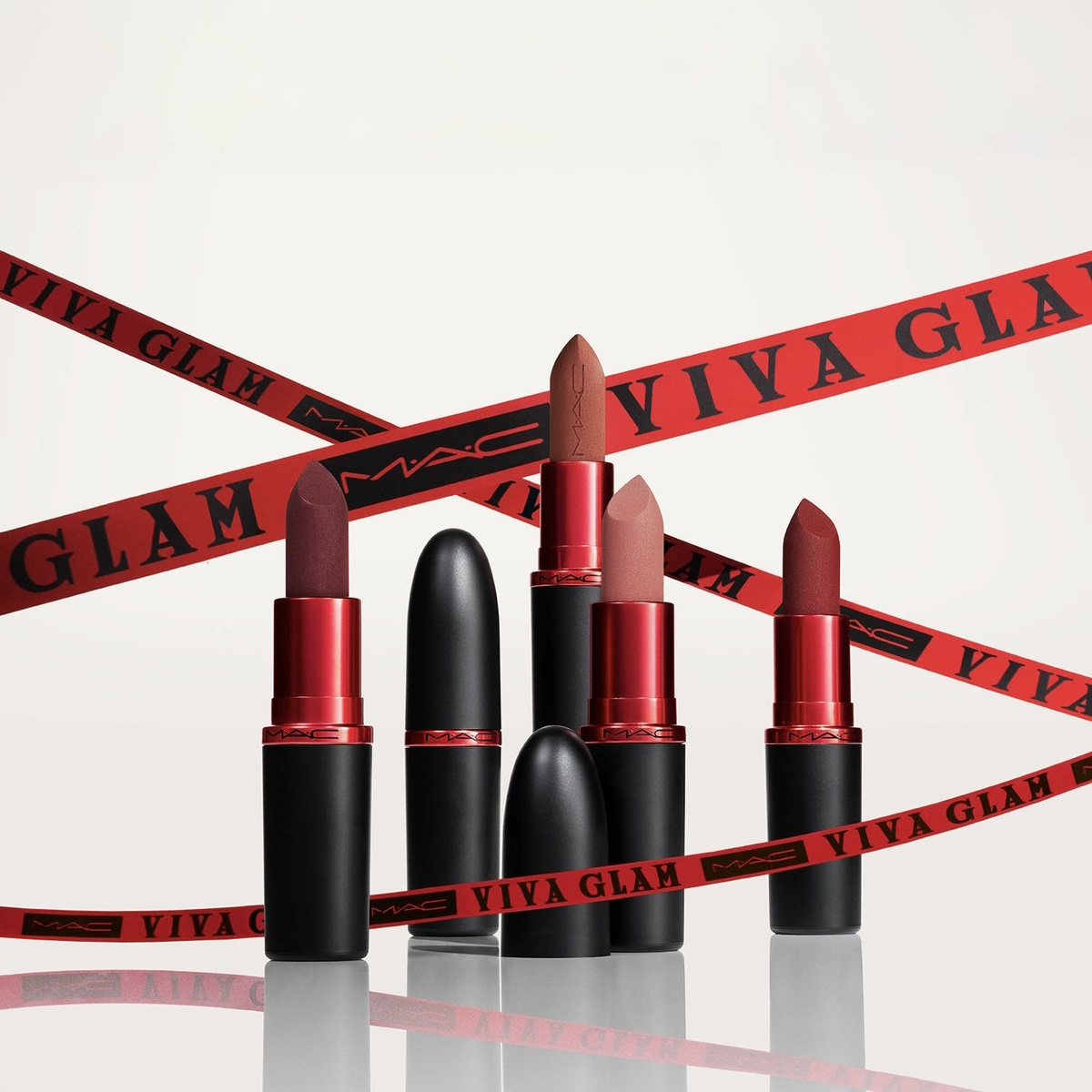 MAC Cosmetics rozszerza akcję charytatywną MAC Viva Glam. MAC od trzech dekad wspiera osoby żyjące z HIV/AIDS. W tym roku marka rozszerza swoje działania, by walczyć o równość dla wszystkich. 