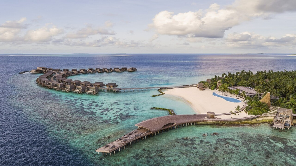 The St. Regis Maldives Vommuli Resort w The St. Regis Maldives Vommuli Resort na Maledwiach to jeden z najbardziej ekskluzwynych obiektów wypoczynkowych na świecie. Co skrywa?