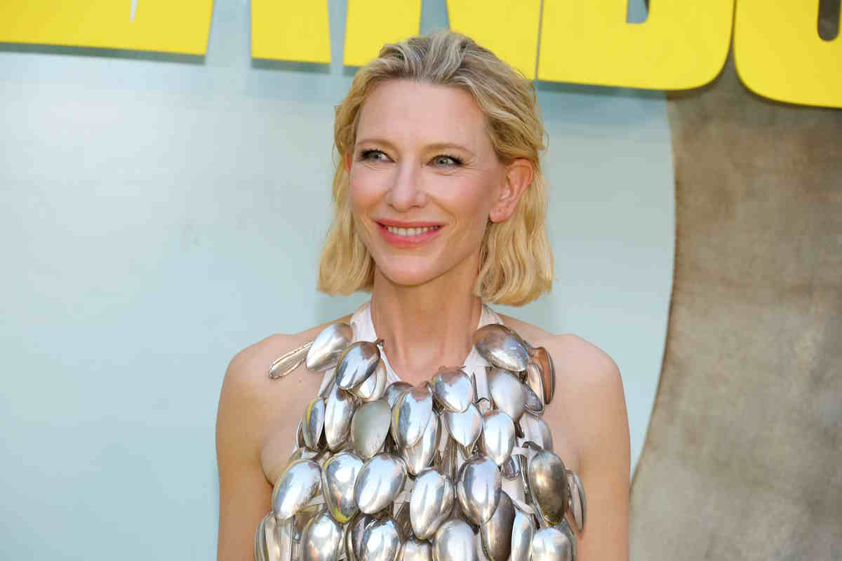 Australijska aktorka Cate Blanchett w modzie nie lubi nudy. Na premierę filmu „Borderlands” założyła ekstrawagancki top zdobiony… łyżkami. 