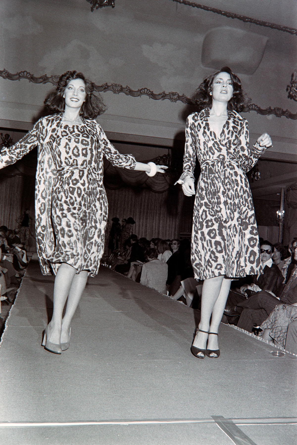 Pokaz mody Diane von Furstenberg w 1976 r. (Fot. WWD/Getty Images)