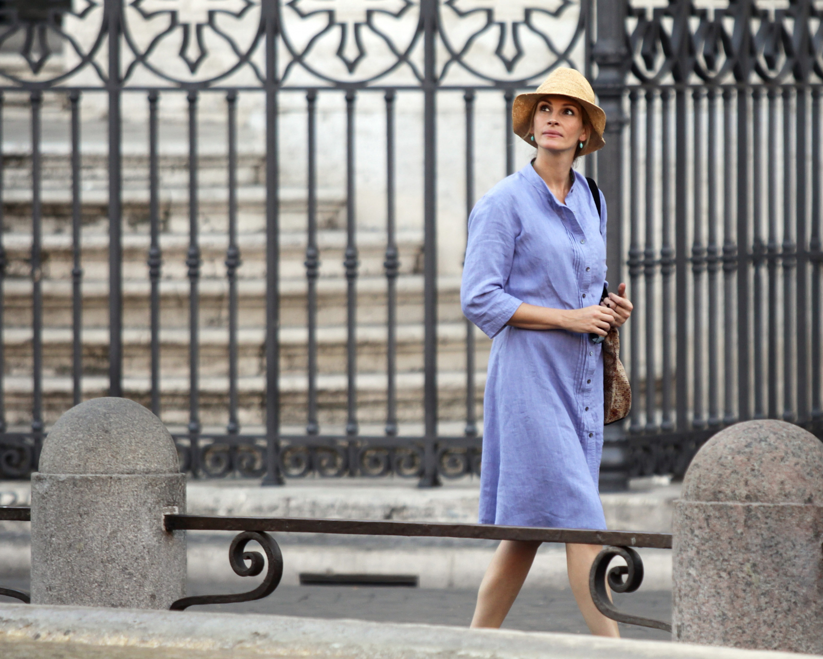 Julia Roberts na planie filmowym w Rzymie (Fot. Alessandra Benedetti - Corbis / Getty Images)