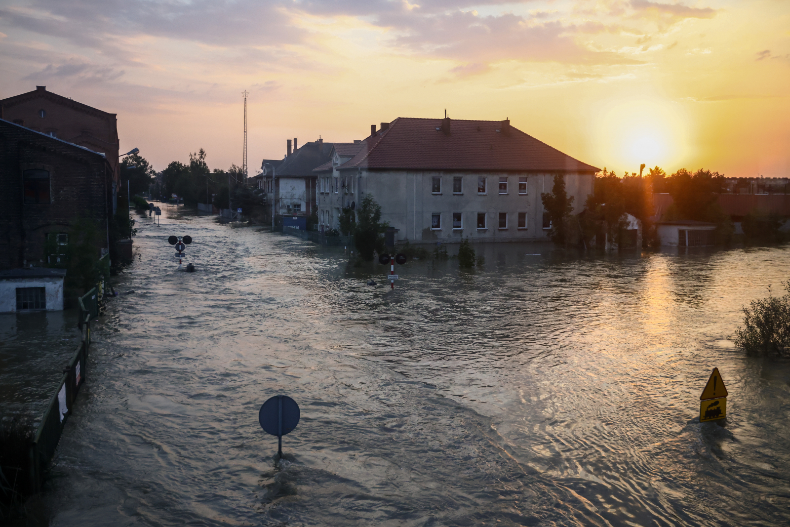 Lewin Brzeski 17 września 2024. Teren zalany przez powódź (Fot. Beata Zawrzel/REPORTER/East News)