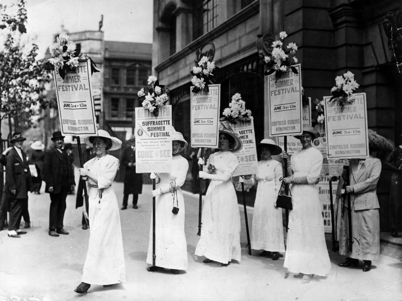 Sufrażystki w 1913 roku (Fot. Hulton Archive/Getty Images)