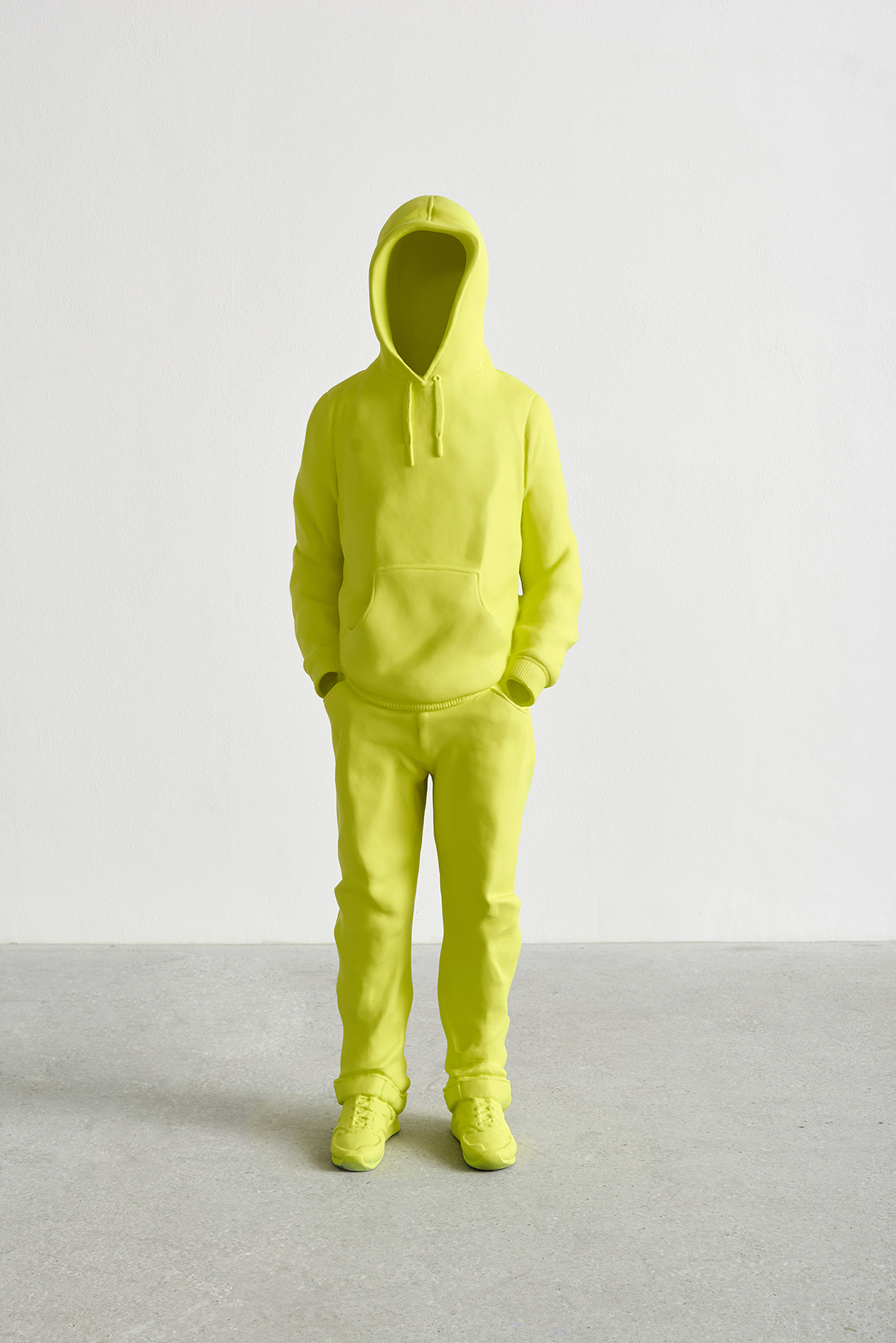 Erwin Wurm Hoody I, 2023 (205 × 63 × 45 cm, Bronze, Farbe). © Erwin Wurm / Bildrecht, Wien 2024 (Fot. Markus Gradwohl)