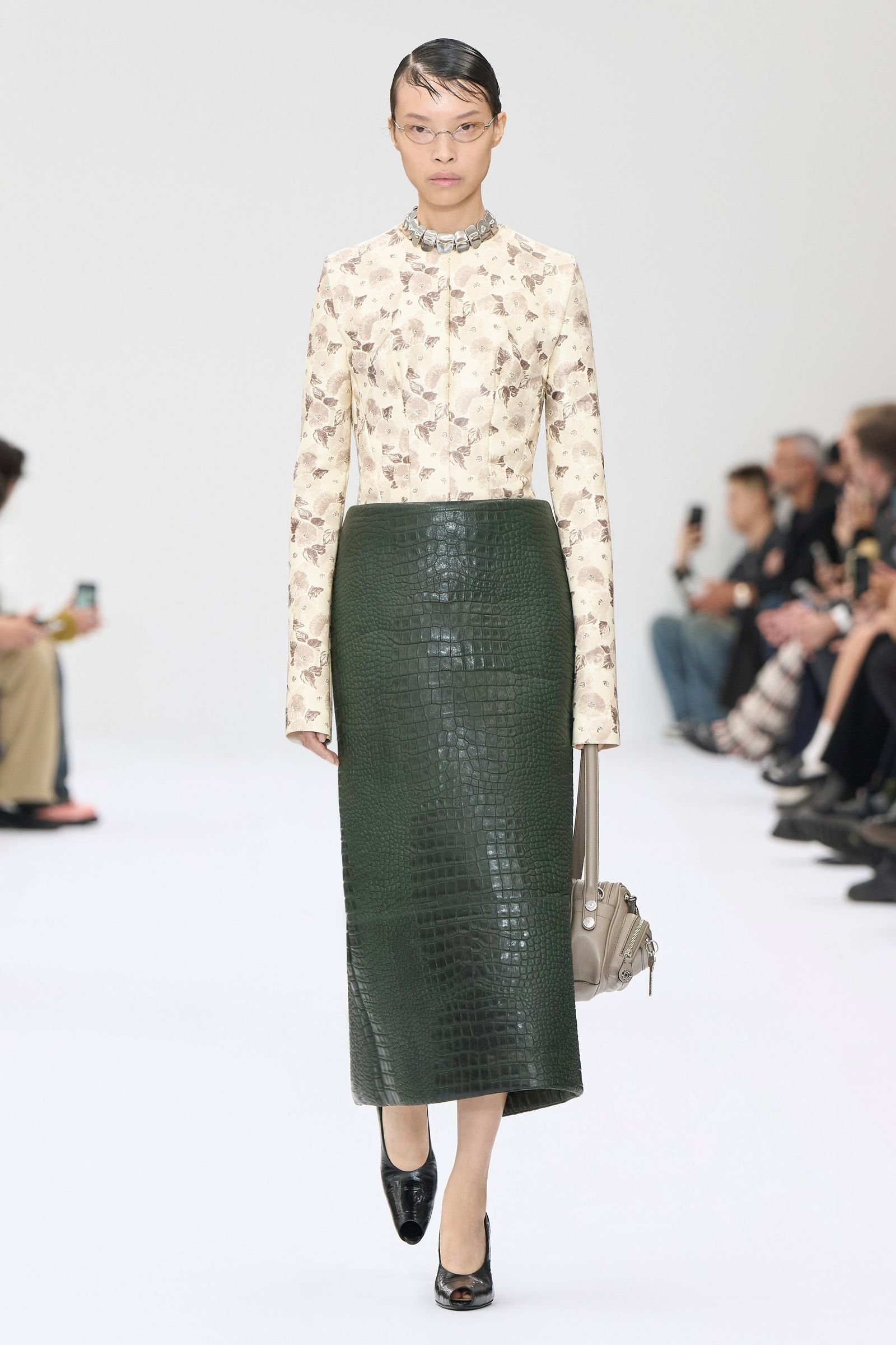 Acne Studios wiosna-lato 2025 (Fot. Victor VIRGILE/Getty Images)