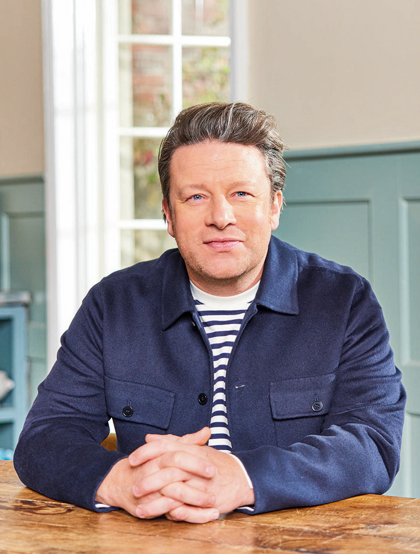 Nową książką kucharską „Po prostu Jamie” Jamie Oliver chce każdego zachęcić do gotowania (Fot.© David Loftus)