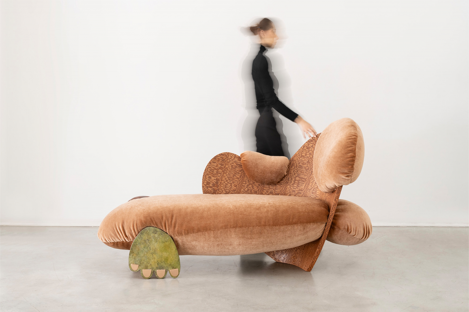 Shim Shimmy Chaise proj.Charlotte Kingsnorth z Gallery Fumi, Fot. Materiały prasowe