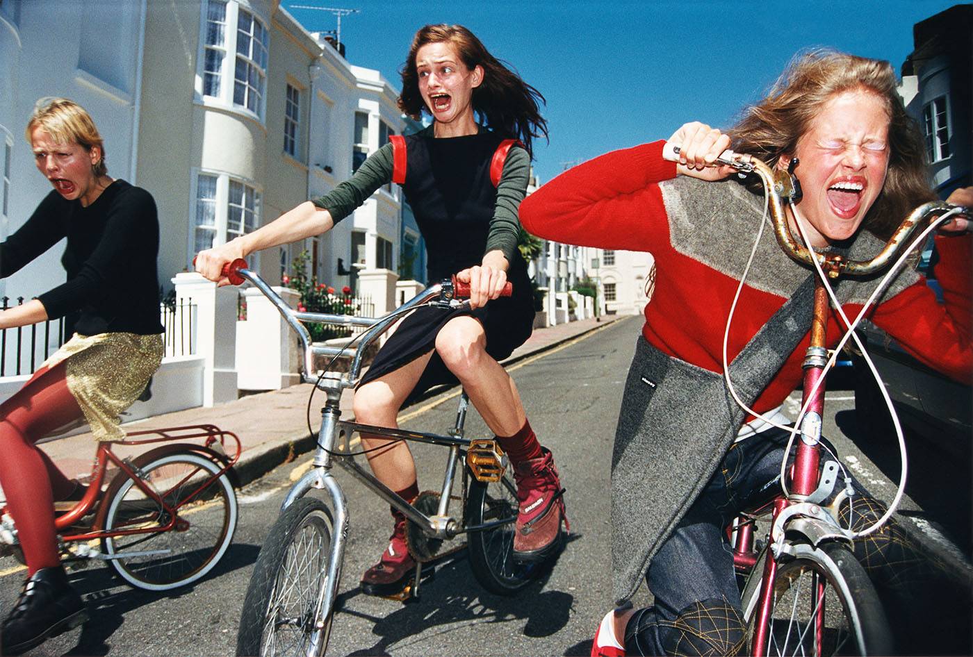 Elaine Constantine, Girls on Bikes, 1997 © Elaine Constantine