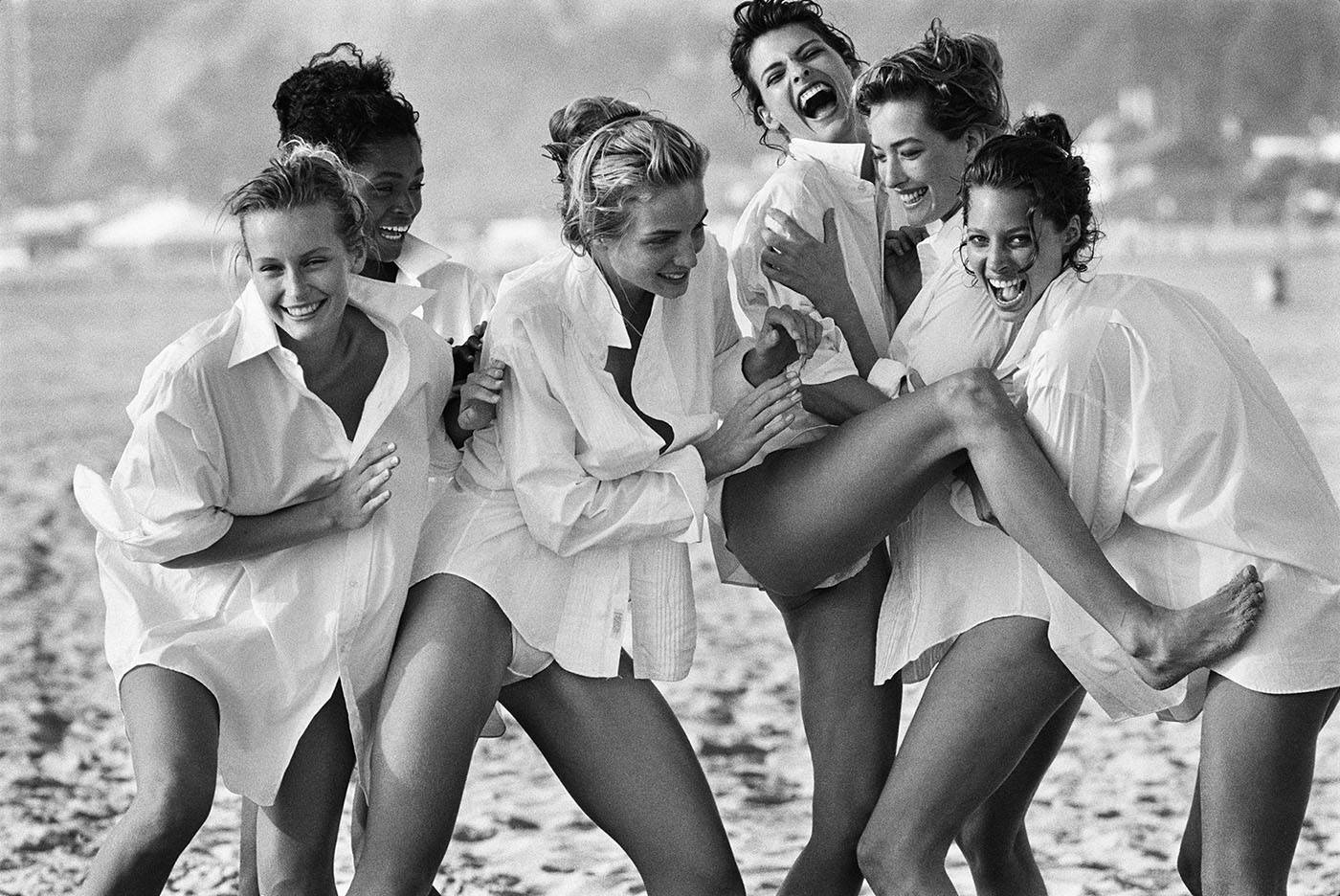 Peter Lindbergh, Estelle Lefébure, Karen Alexander, Rachel Williams, Linda Evangelista, Tatjana Patitz & Christy Turlington, Santa Monica, 1988 © Peter Lindbergh Foundation (Courtesy Peter Lindbergh Foundation, Paris)