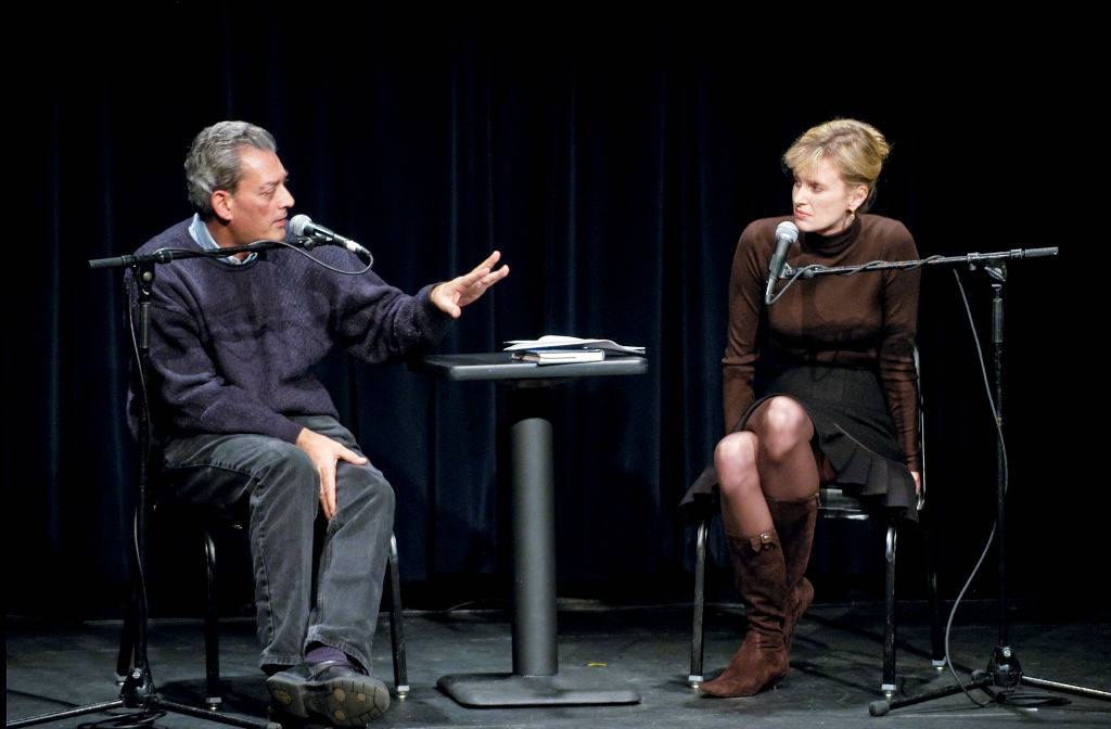 Paul Auster udziela wywiadu swojej żonie Siri Hustvedt,  Symphony Space Thalia Theater, Nowy Jork, styczeń  2009 r., Fot. Getty Images