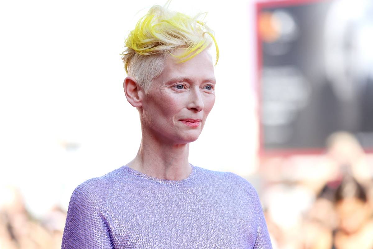 Tilda Swinton na czerwonym dywanie 79. Festiwalu Filmowego w Wenecji (Fot. Getty Images)