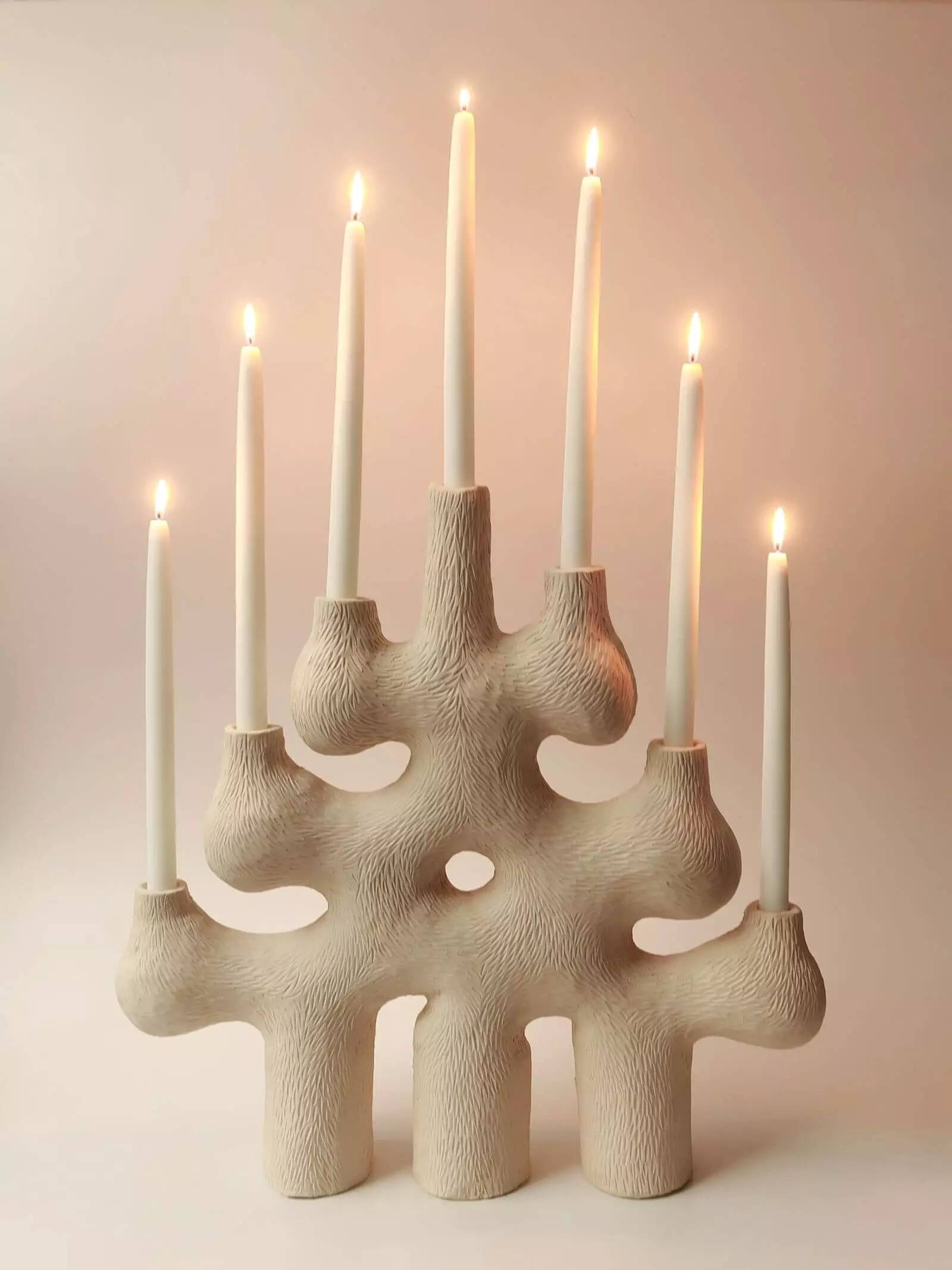 Elegancka zastawa powinna zawierać przynajmniej jeden świecznik Forest candelabra 05 projektu Jana Ernsta. (Fot. materiały prasowe)